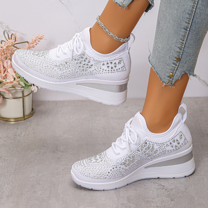 Liva™ damsneakers: stilrena och andningsbara wedgesneakers med färgglada strassdetaljer