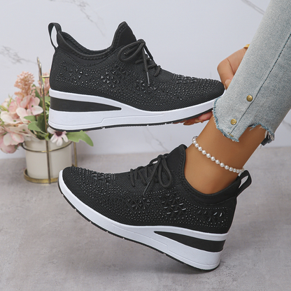 Liva™ damsneakers: stilrena och andningsbara wedgesneakers med färgglada strassdetaljer
