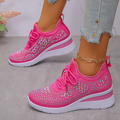 Liva™ damsneakers: stilrena och andningsbara wedgesneakers med färgglada strassdetaljer