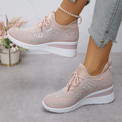 Liva™ damsneakers: stilrena och andningsbara wedgesneakers med färgglada strassdetaljer